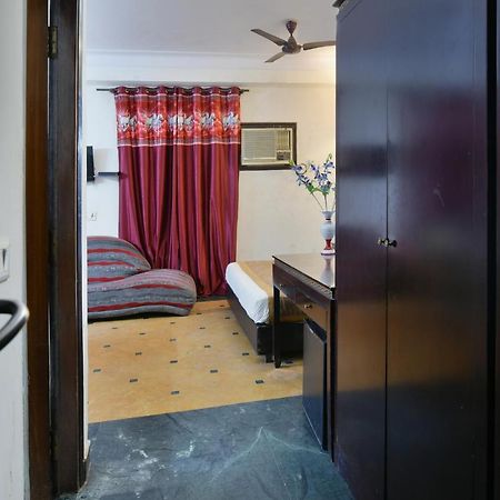 Hotel Revels By A1Rooms New Delhi Buitenkant foto