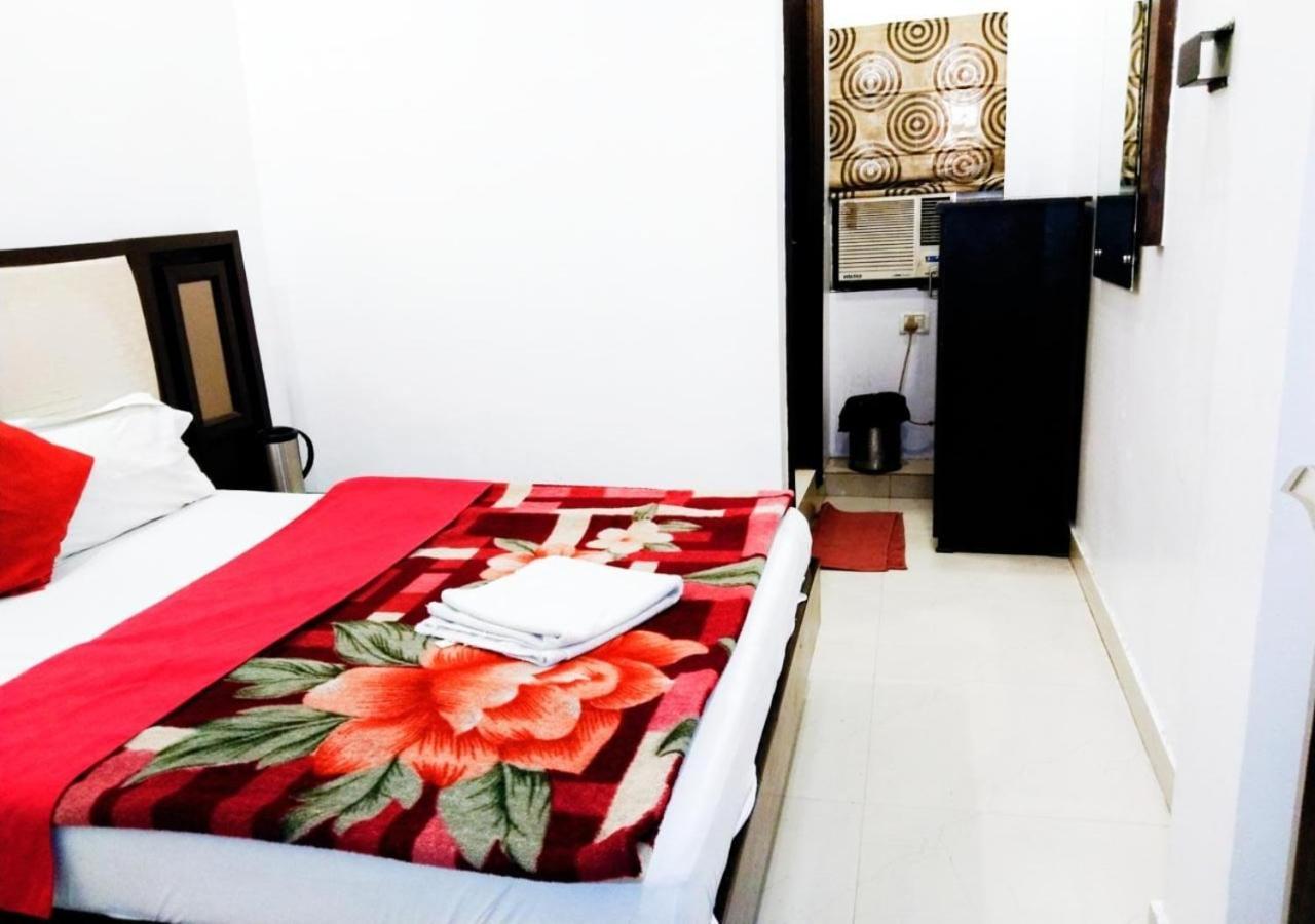 Hotel Revels By A1Rooms New Delhi Buitenkant foto