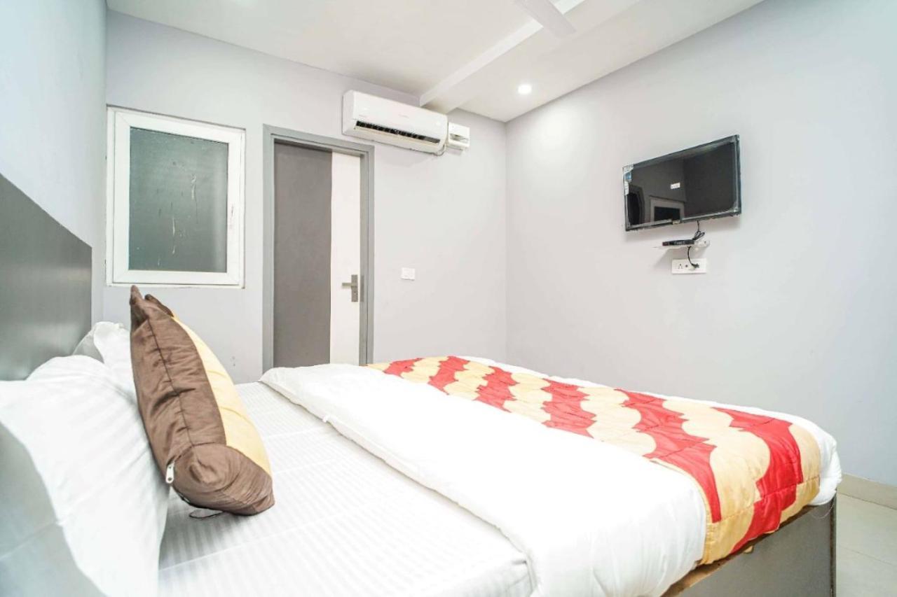 Hotel Revels By A1Rooms New Delhi Buitenkant foto