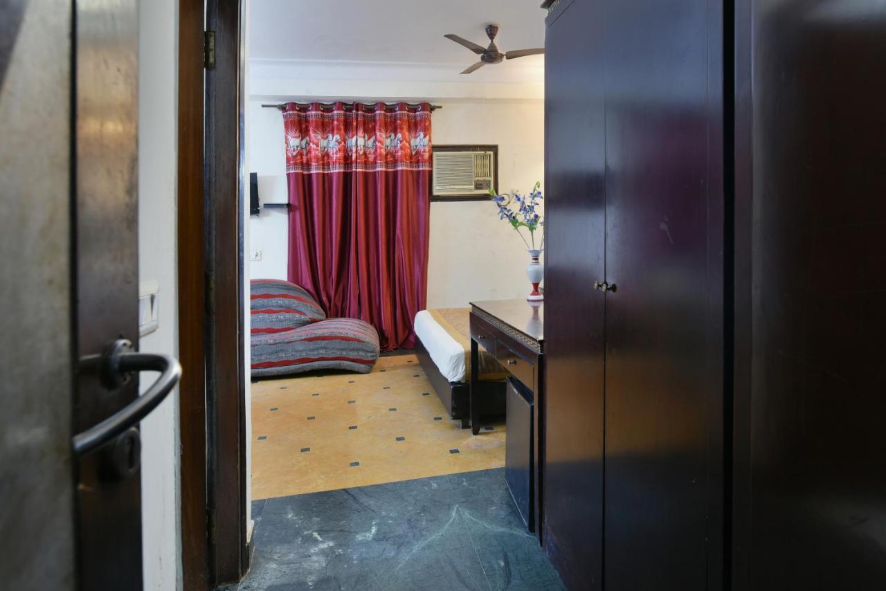 Hotel Revels By A1Rooms New Delhi Buitenkant foto