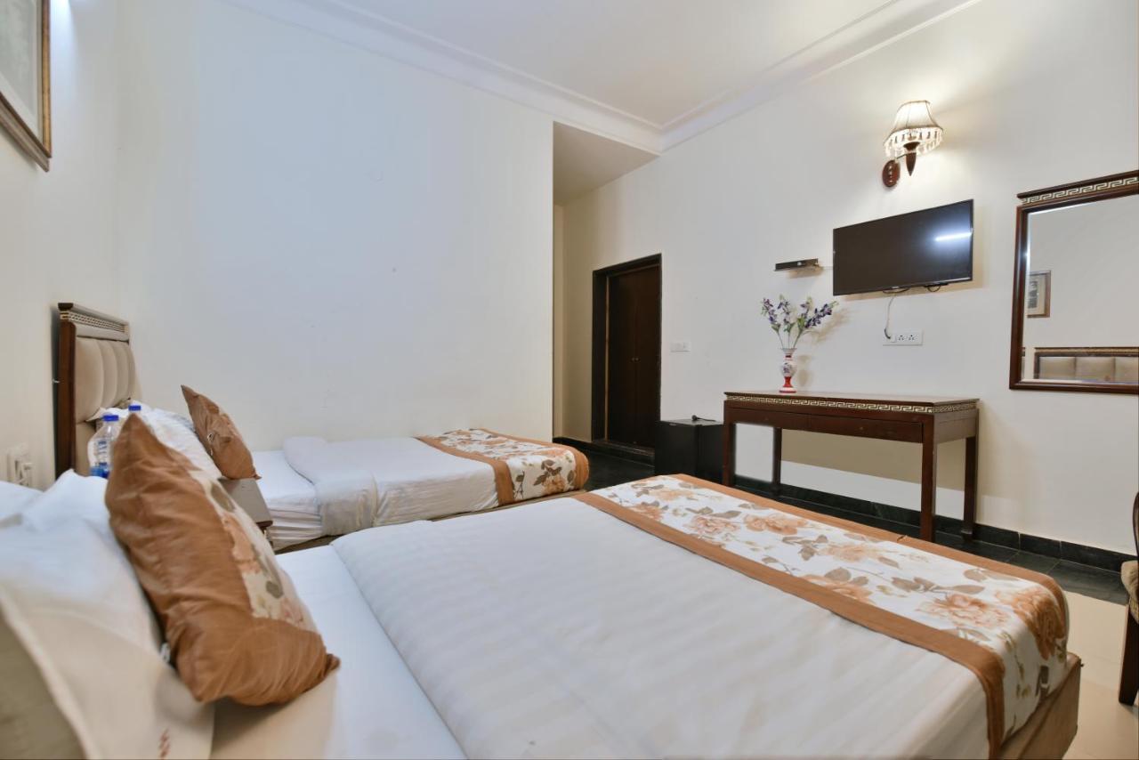 Hotel Revels By A1Rooms New Delhi Buitenkant foto