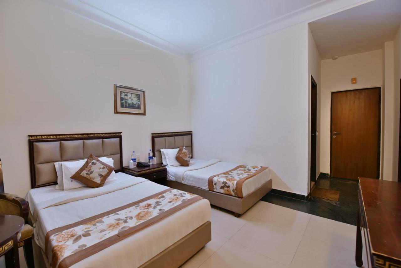 Hotel Revels By A1Rooms New Delhi Buitenkant foto