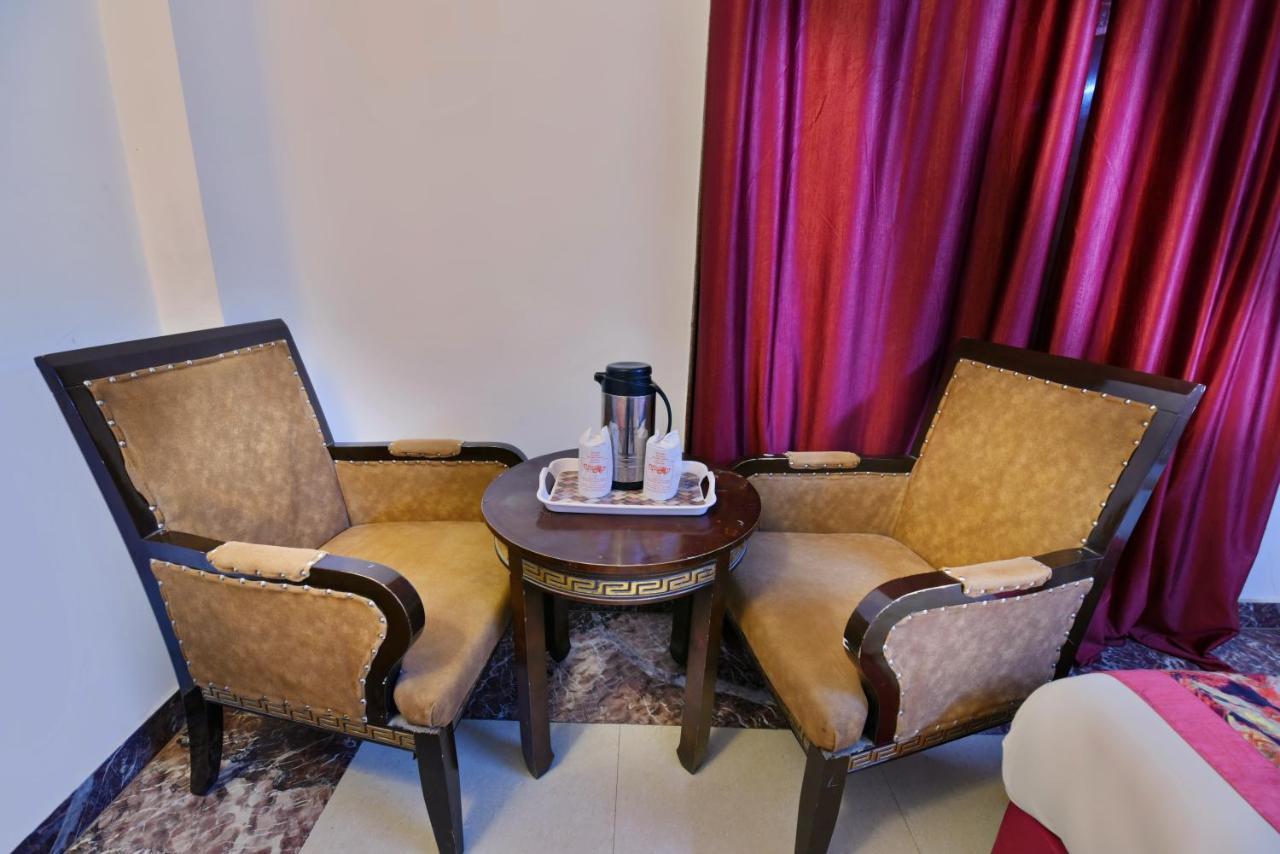 Hotel Revels By A1Rooms New Delhi Buitenkant foto
