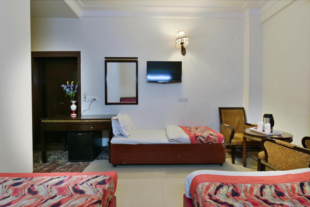 Hotel Revels By A1Rooms New Delhi Buitenkant foto