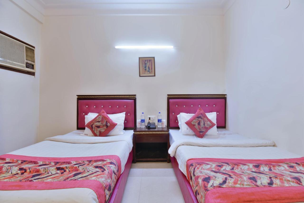 Hotel Revels By A1Rooms New Delhi Buitenkant foto