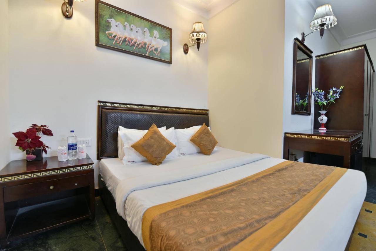 Hotel Revels By A1Rooms New Delhi Buitenkant foto