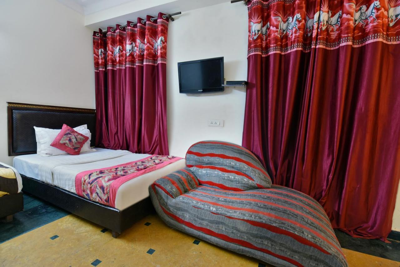 Hotel Revels By A1Rooms New Delhi Buitenkant foto