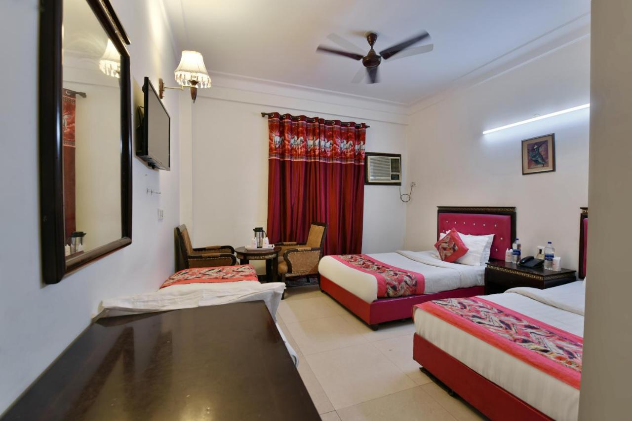 Hotel Revels By A1Rooms New Delhi Buitenkant foto
