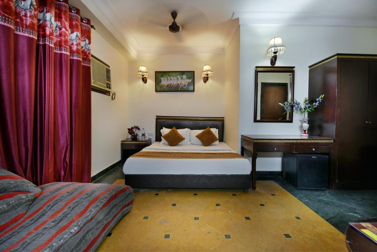 Hotel Revels By A1Rooms New Delhi Buitenkant foto