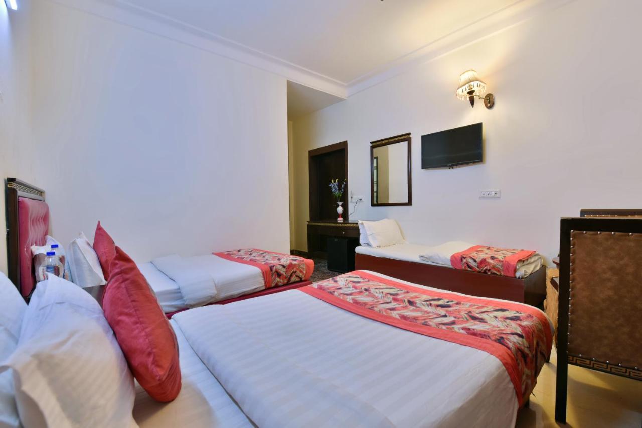 Hotel Revels By A1Rooms New Delhi Buitenkant foto