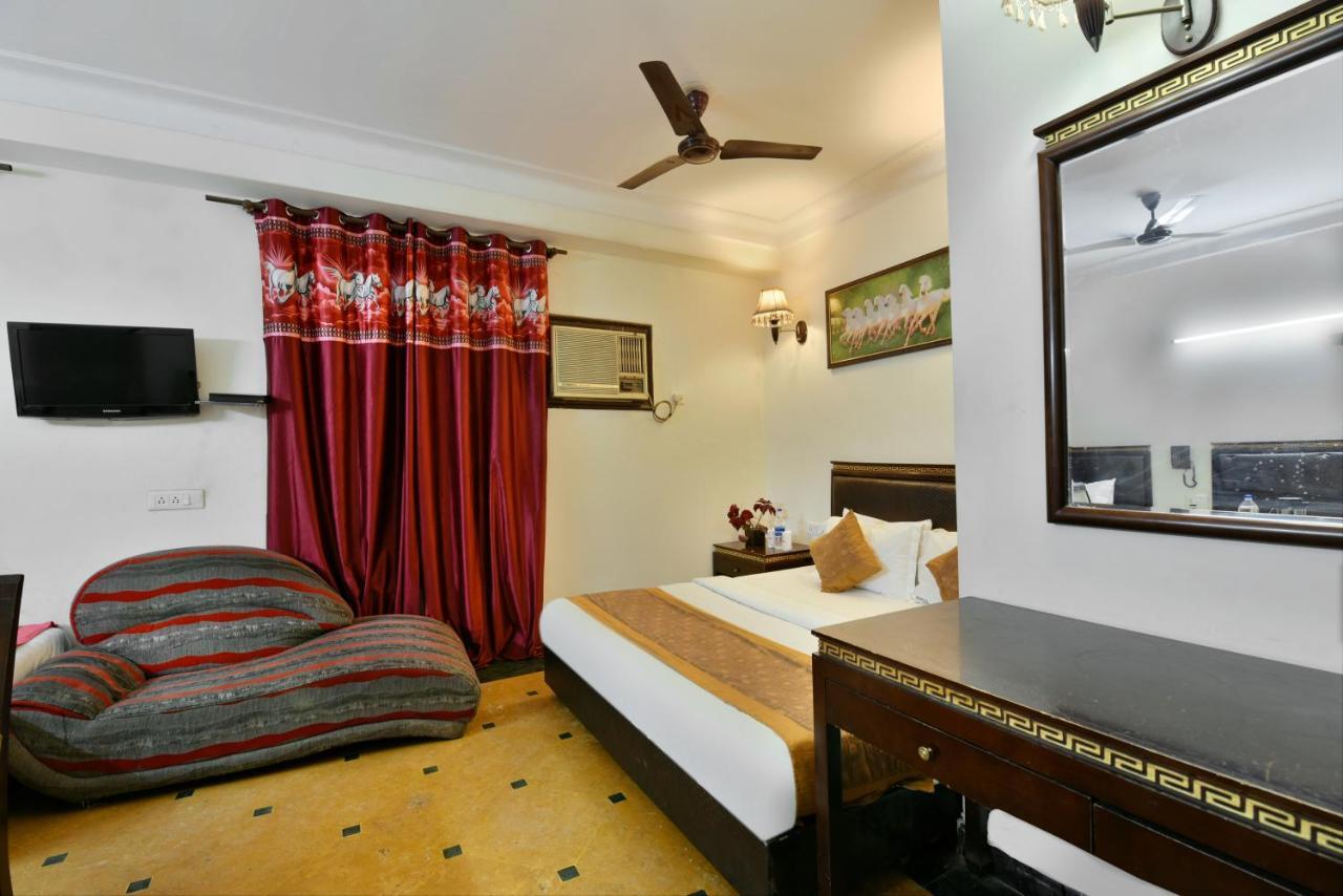 Hotel Revels By A1Rooms New Delhi Buitenkant foto